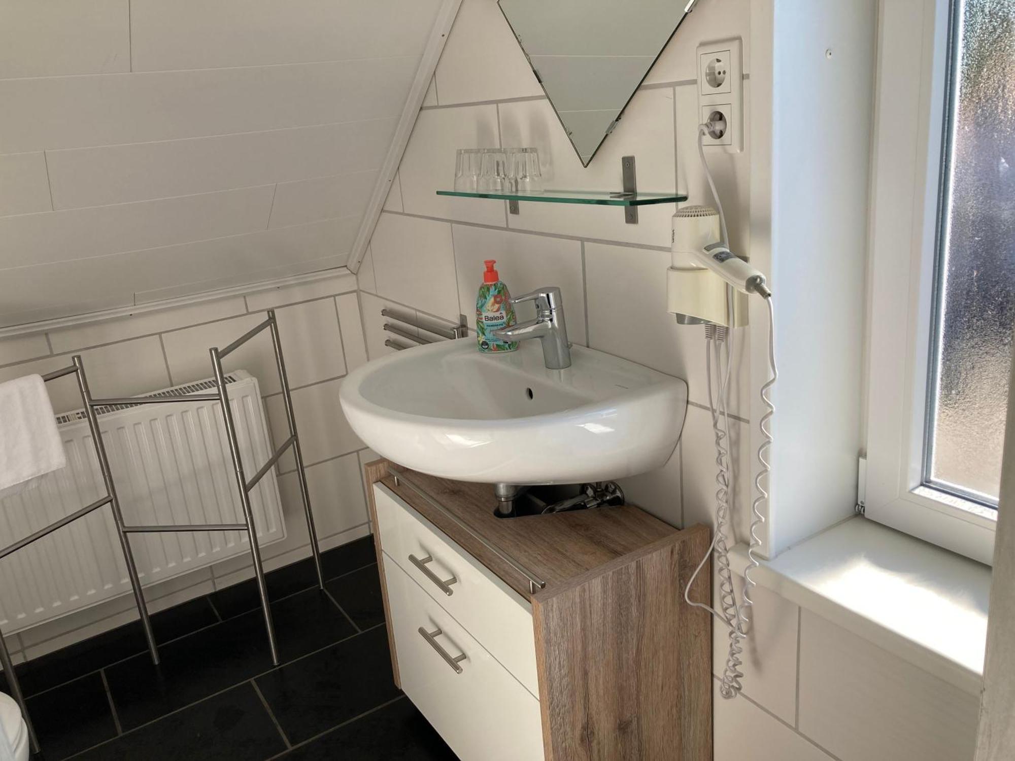 Haus Krabbe Apartments, Zentral Gelegen Im Idyllischen Nordseeort Zwischen Bremerhaven Und Cuxhaven, Hunde Kostenfrei Willkommen, Hauseigene Kostenfreie Parkplaetze Wremen Eksteriør bilde
